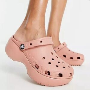 EUC Crocs classic platform clogs in pale blush